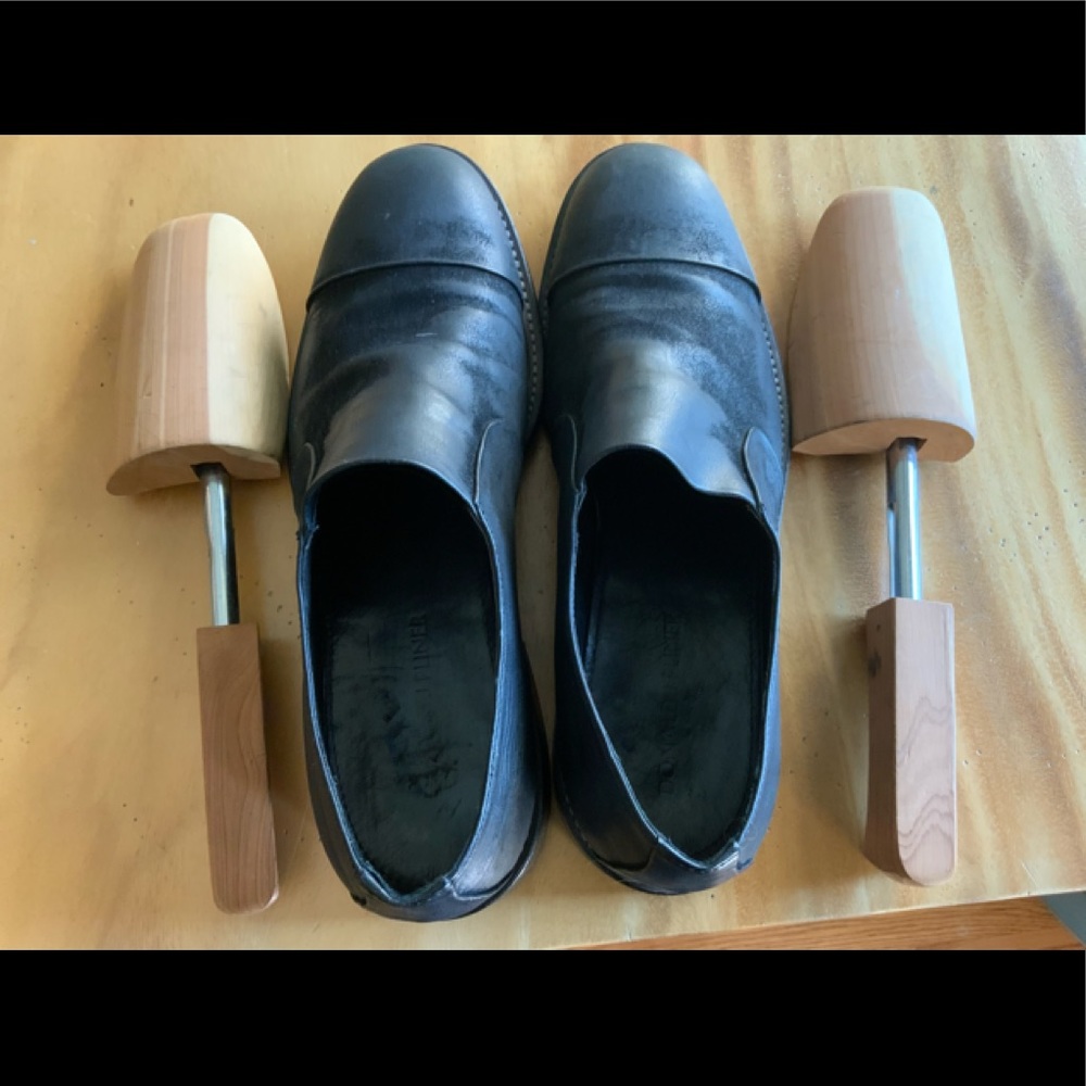 Slick causal Donald J Pilner shoes